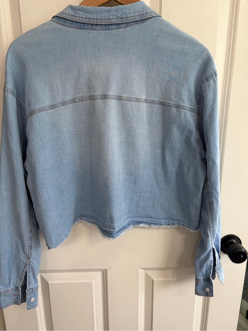 Great condition size L Buffalo David Bitton Light Blue Cropped Denim Shirt. - Picture 6 of 10